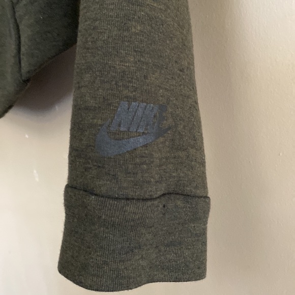 NIKE Aeroloft Tech Fleece Bomber Jacket - Picture 13 of 15
